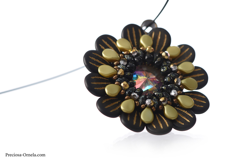 Gallery Preciosa Engraved Pips & Pip Beads