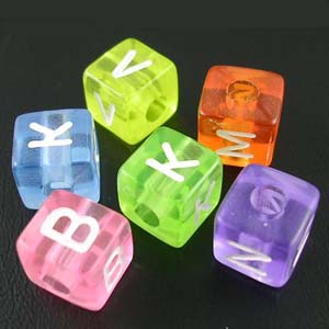PB606 acrylic alphabet beads, cubes - mixed colours PB606 acrylic alphabet beads, cubes - mixed colours