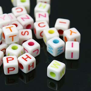 PB608 acrylic alphabet beads, cubes - mixed colours PB608 acrylic alphabet beads, cubes - mixed colours