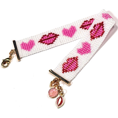 SBMDEL HEARTS Hearts and Kisses Bracelet Pattern