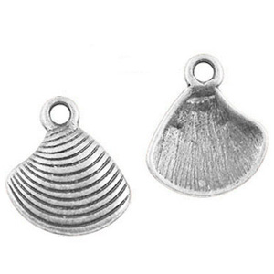 MEP89 - shell charm/pendant